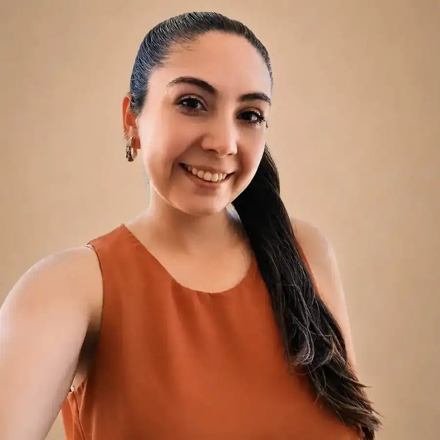 Karla Elena, abogada y asesora legal